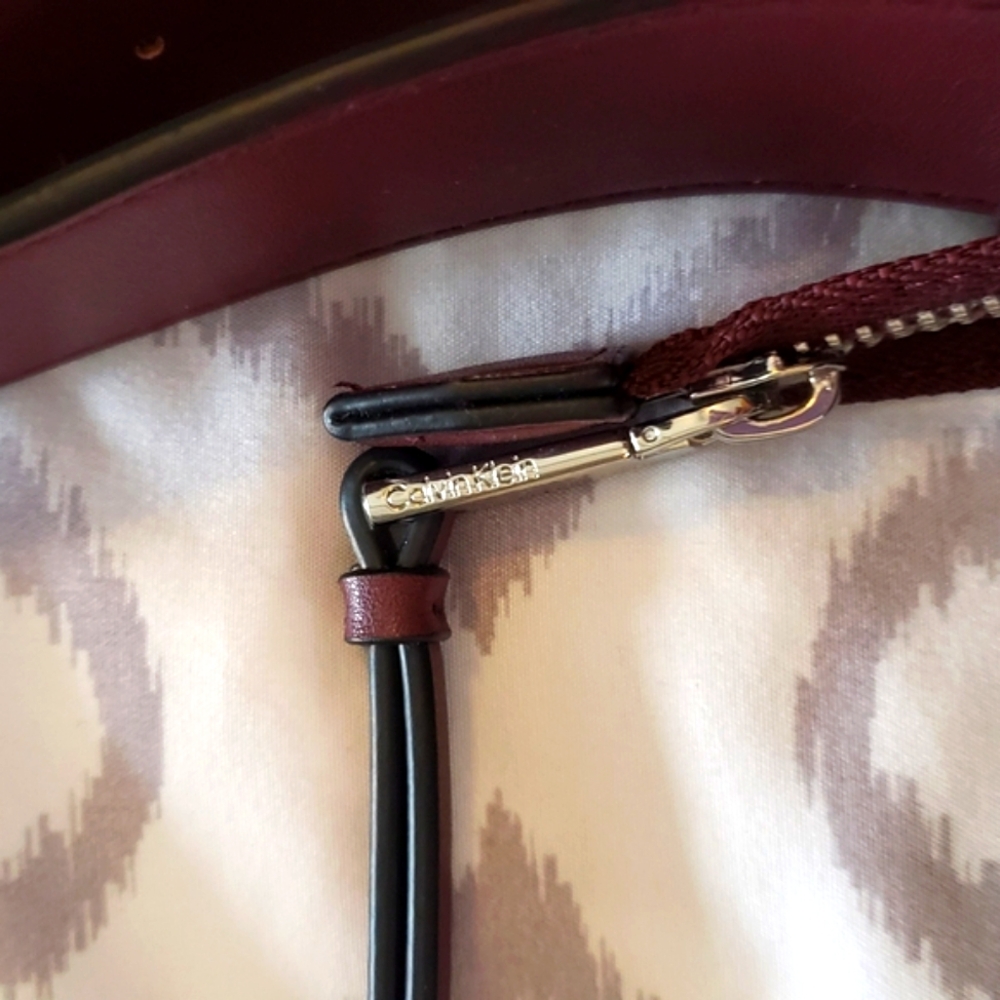 Calvin Klein Bella Adjustable Crossbody - Picture 14 of 17
